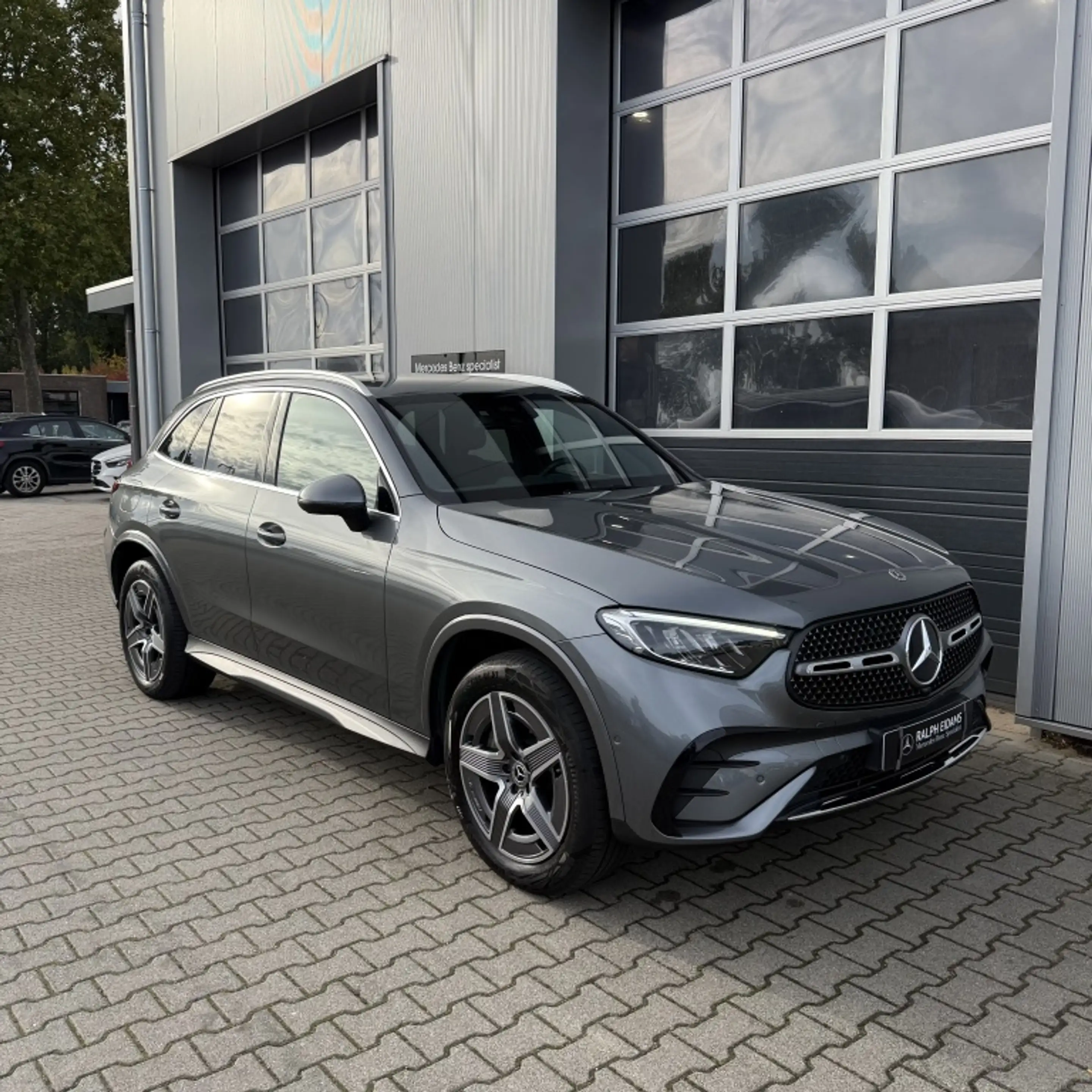 Mercedes-Benz GLC 300 MODEL"23 300e 4MATIC AMG Line *MODEL"23/CAMERA/TRE — photo 34