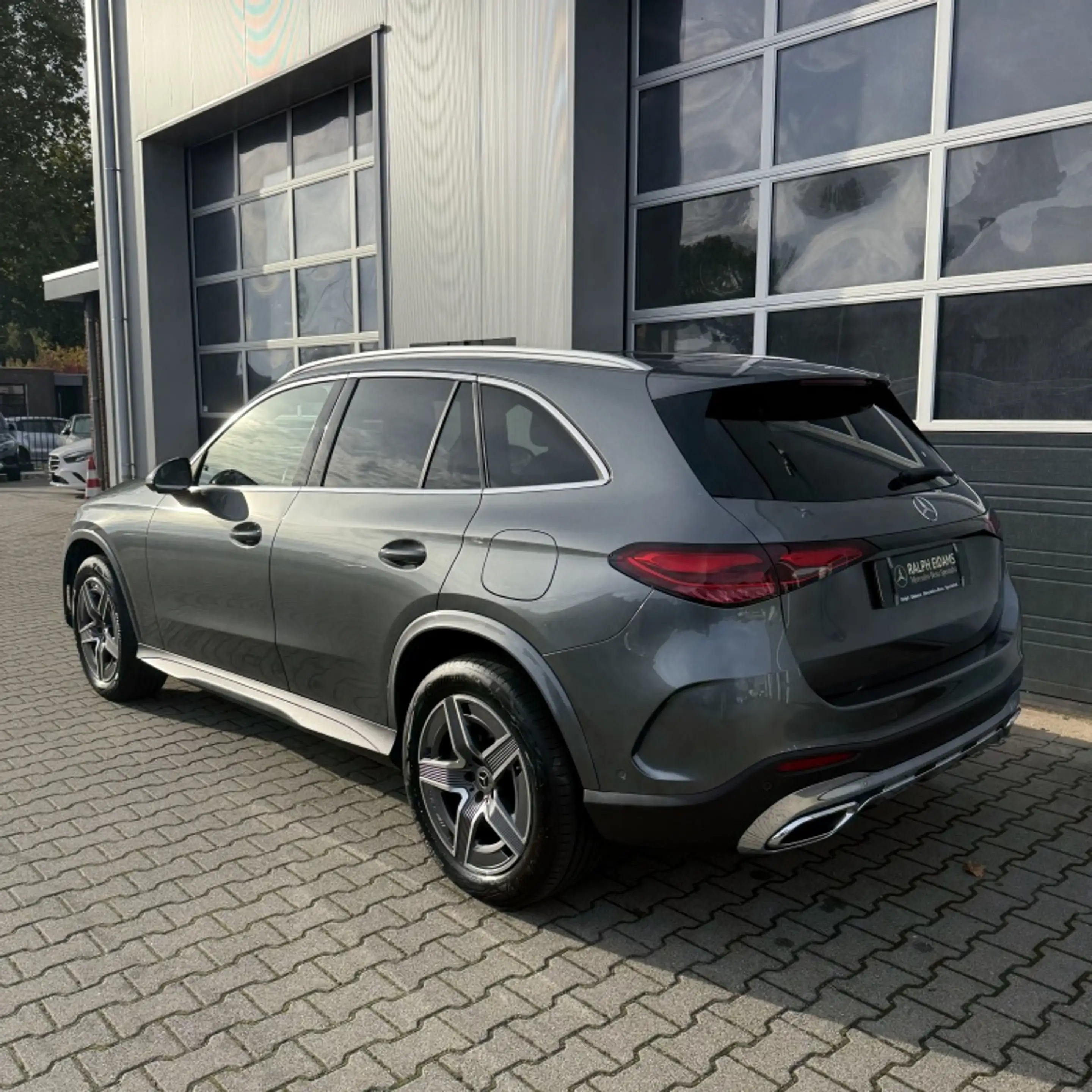 Mercedes-Benz GLC 300 MODEL"23 300e 4MATIC AMG Line *MODEL"23/CAMERA/TRE — photo 3