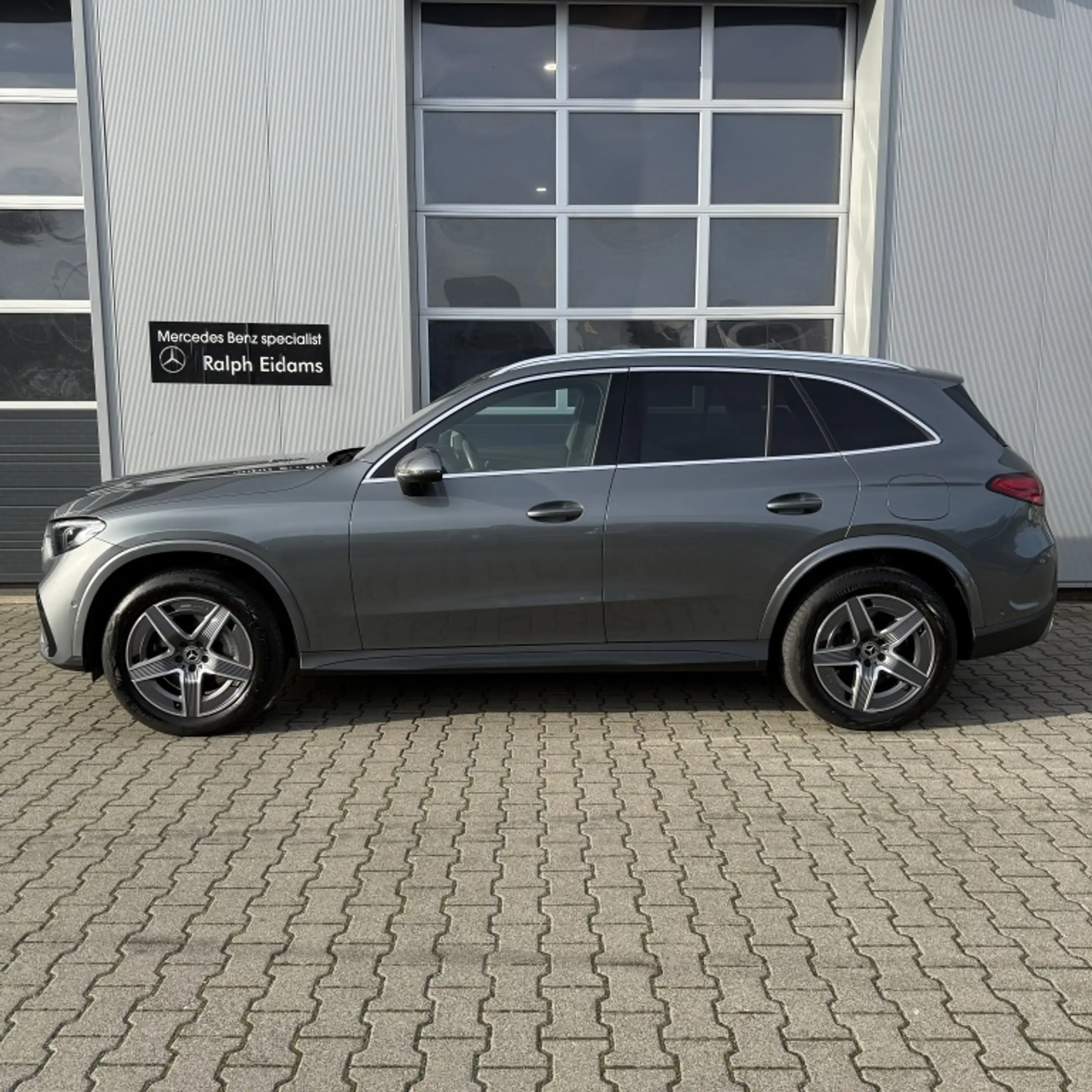 Mercedes-Benz GLC 300 MODEL"23 300e 4MATIC AMG Line *MODEL"23/CAMERA/TRE — photo 2