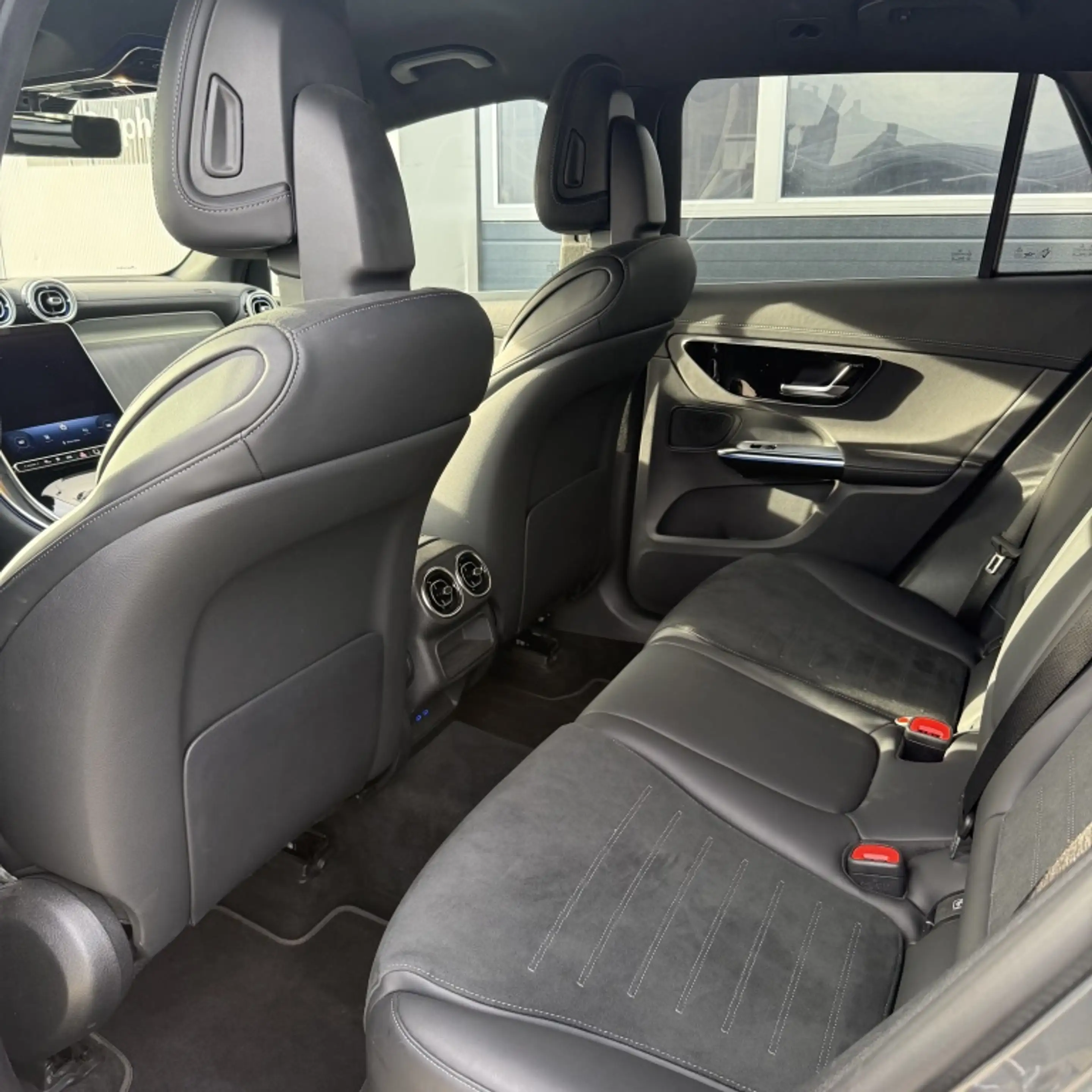 Mercedes-Benz GLC 300 MODEL"23 300e 4MATIC AMG Line *MODEL"23/CAMERA/TRE — photo 22