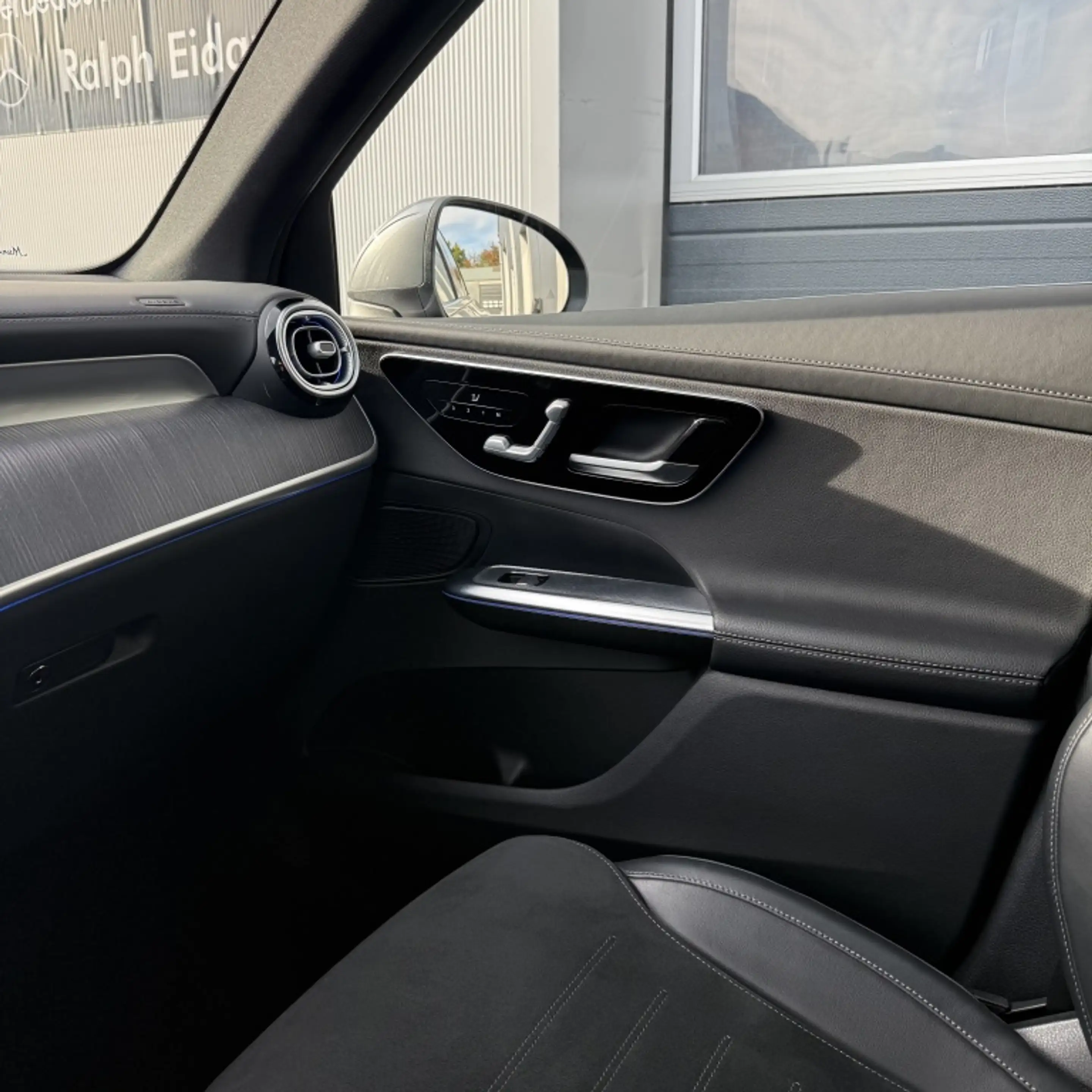 Mercedes-Benz GLC 300 MODEL"23 300e 4MATIC AMG Line *MODEL"23/CAMERA/TRE — photo 20
