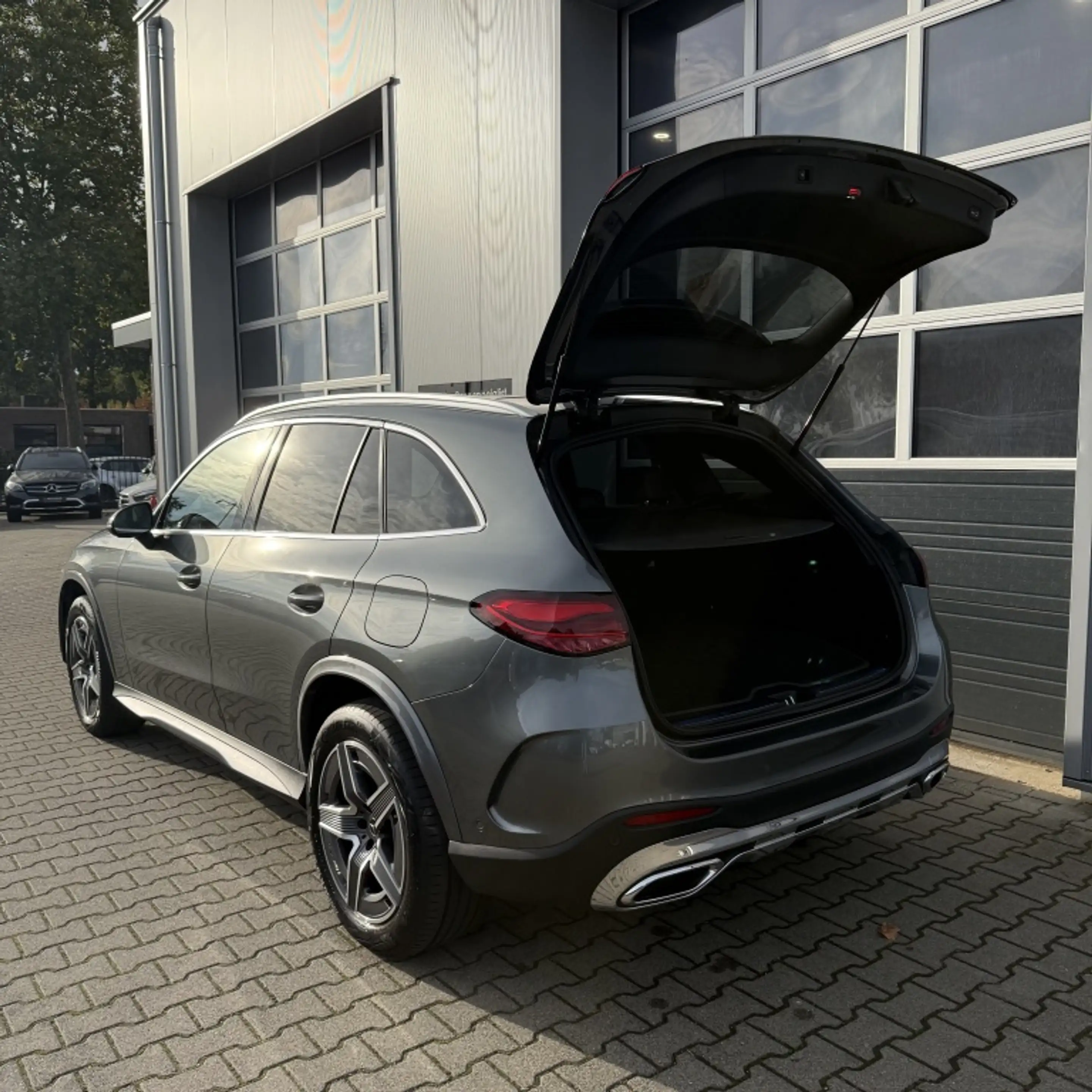 Mercedes-Benz GLC 300 MODEL"23 300e 4MATIC AMG Line *MODEL"23/CAMERA/TRE — photo 26