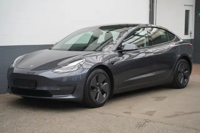 Tesla Model 3 Standard Range + *innen weiß*