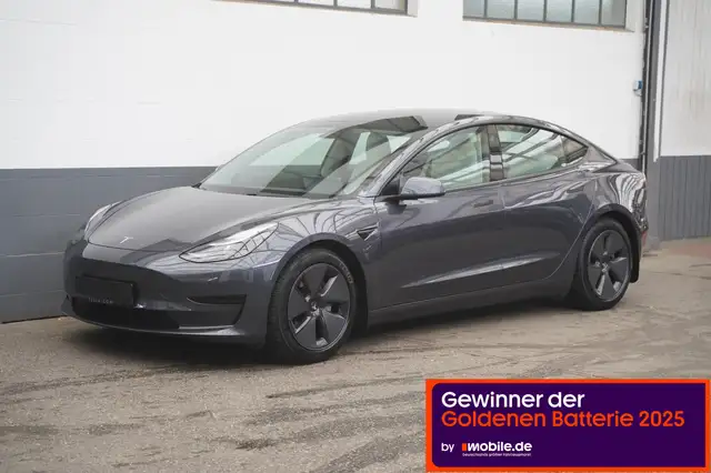 Tesla Model 3 Standard Range + *innen weiß*