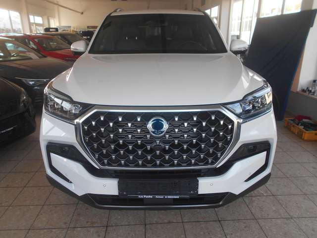 Imagine SsangYong Rexton 2.2 Diesel e-XDi 220 Sapphire 4WD AT