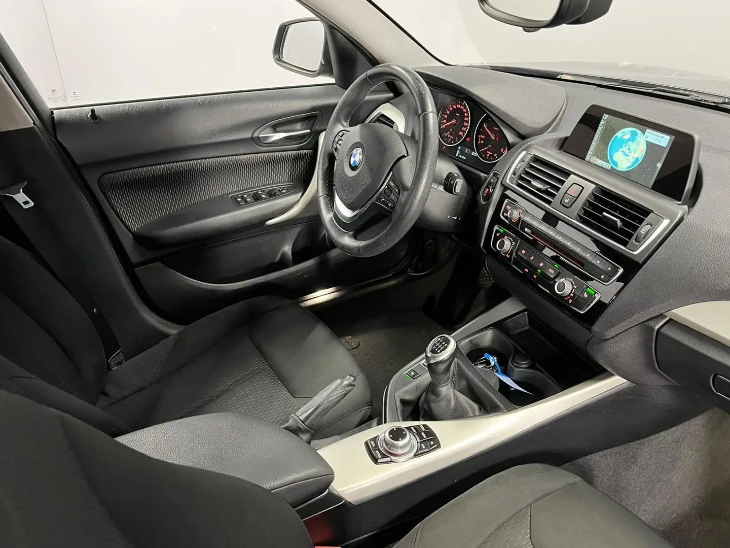 BMW 116 d ***NAVI | LED*** Silber - 2