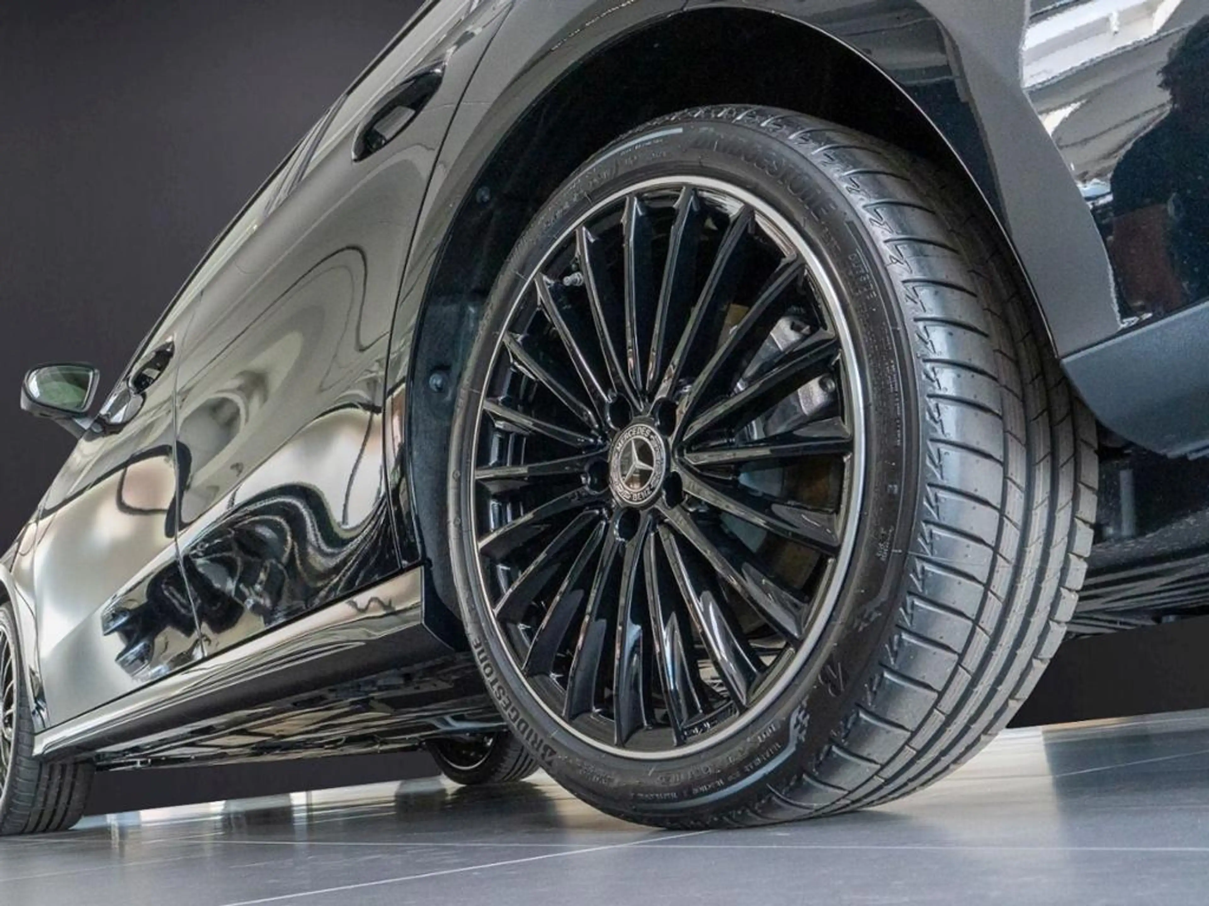 Mercedes-Benz A 250 e mit EQ Hybrid Technologie 360 ACC AUT LM — photo 3