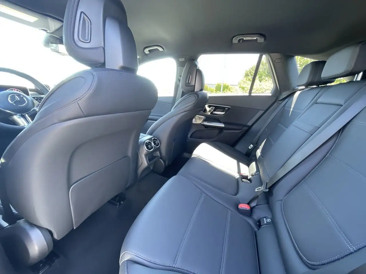 Mercedes-Benz GLC снимка Mercedes-Benz GLC