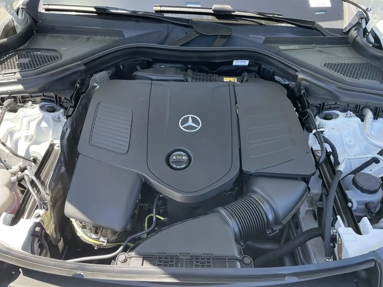 Mercedes-Benz GLC снимка Mercedes-Benz GLC
