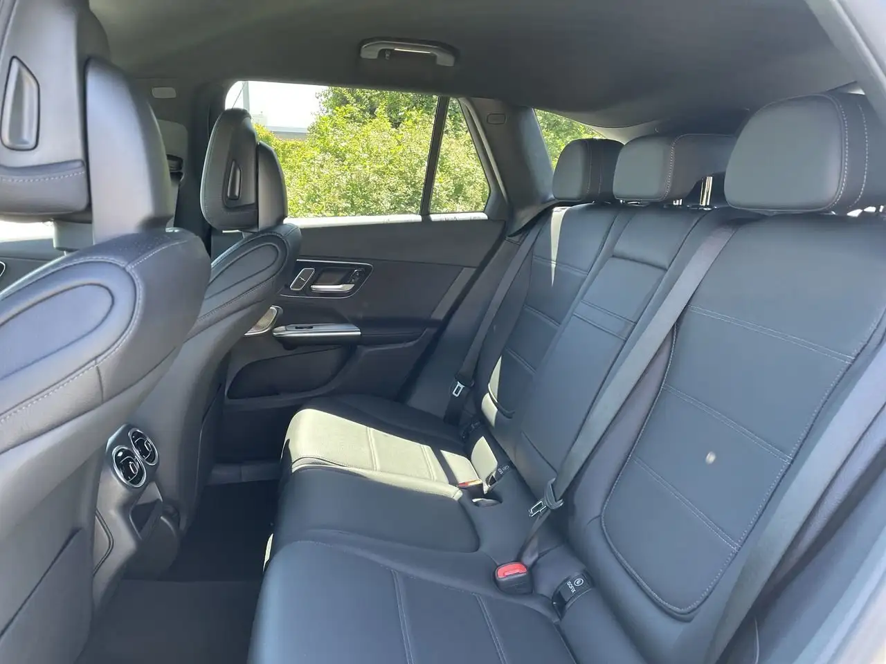 Mercedes-Benz GLC снимка Mercedes-Benz GLC