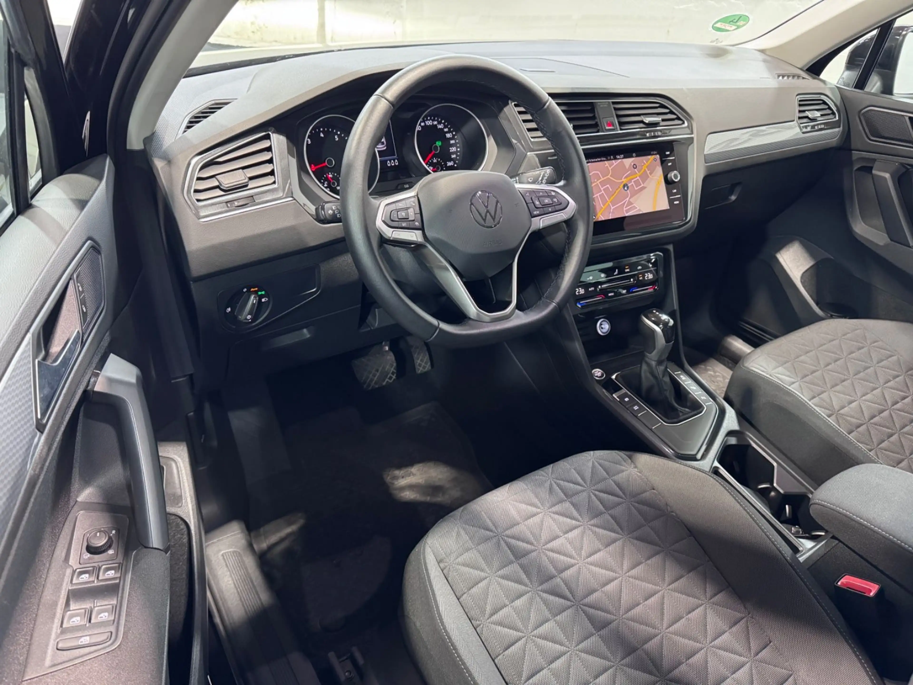 Volkswagen Tiguan Life *DSG*Carplay*Spur*Navi*Kamera* — photo 3