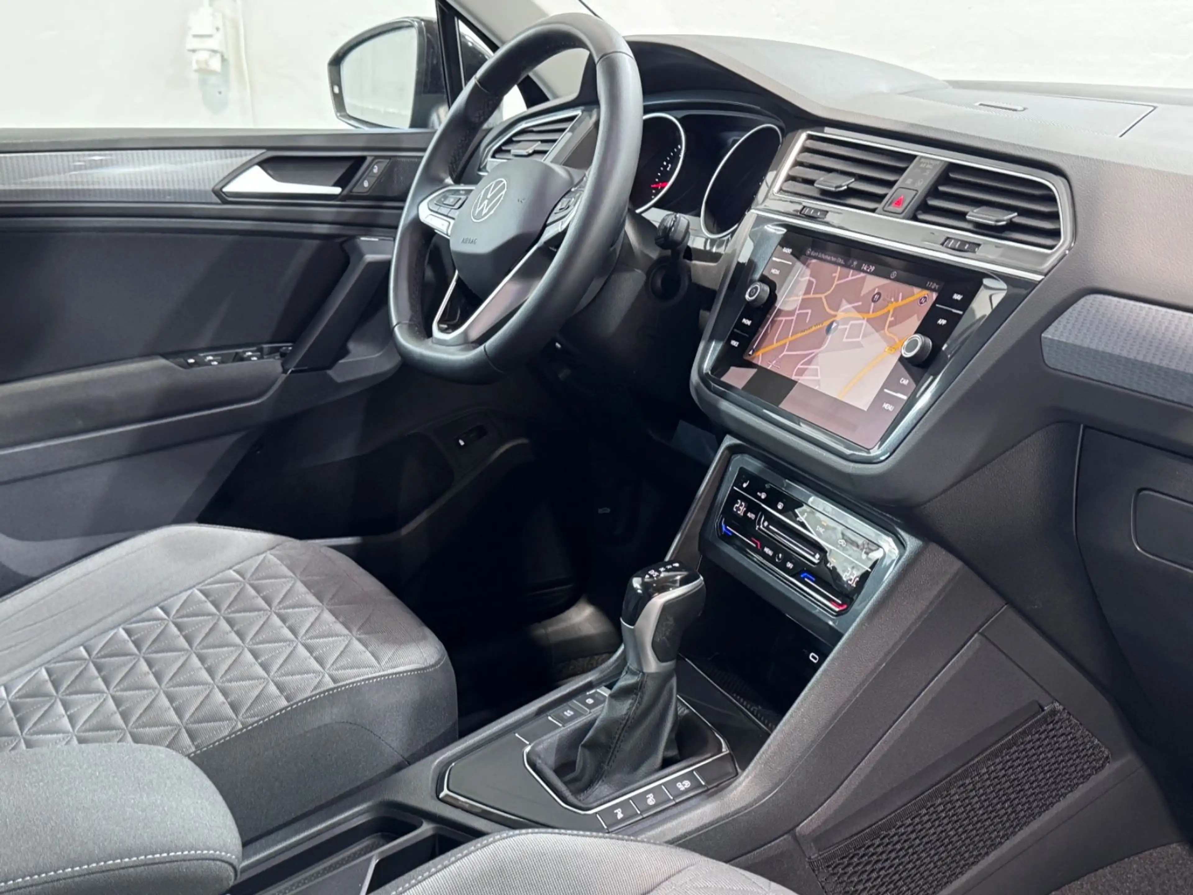 Volkswagen Tiguan Life *DSG*Carplay*Spur*Navi*Kamera* — photo 5