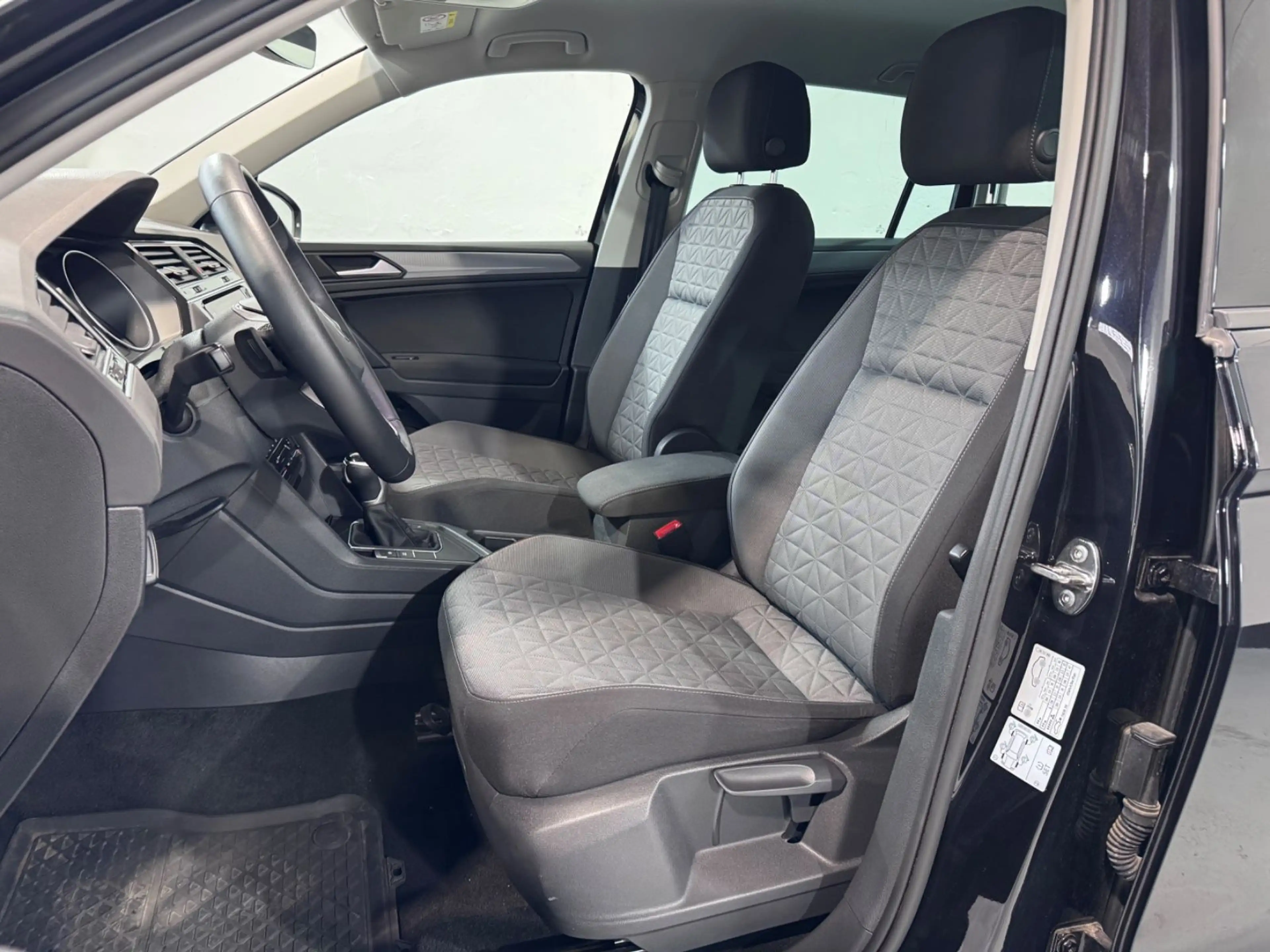 Volkswagen Tiguan Life *DSG*Carplay*Spur*Navi*Kamera* — photo 6