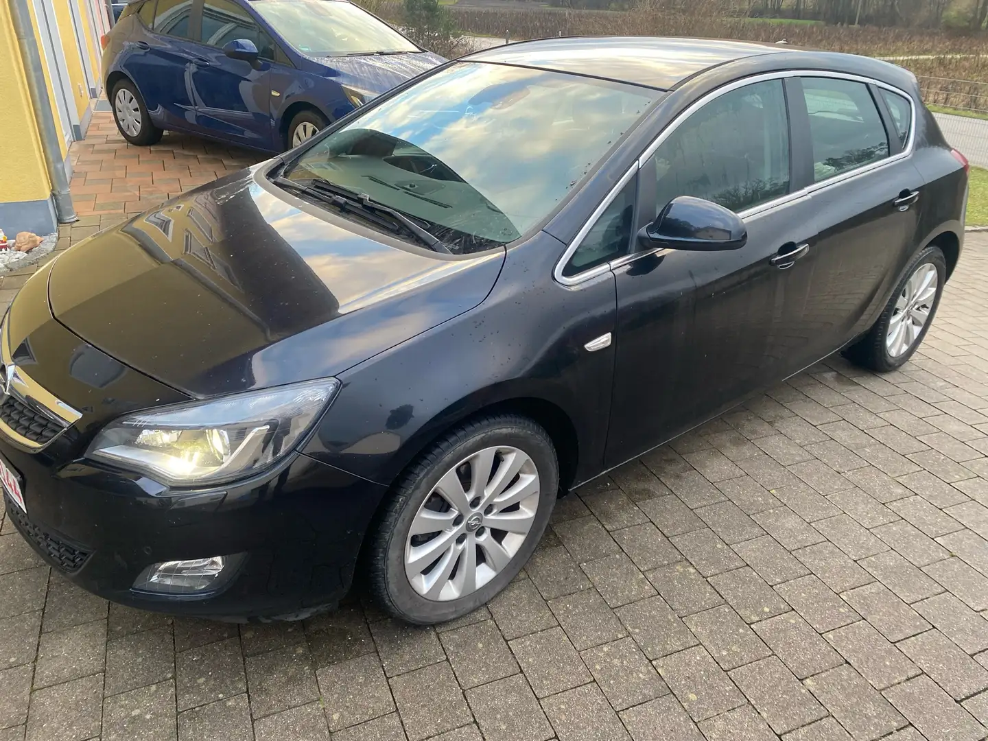 Opel Astra 2.0 CDTI DPF Cosmo Schwarz - 1