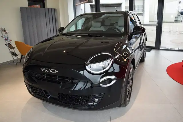 Fiat 600e 600 Elektro La Prima 54 kWh **Lagerfahrzeug**