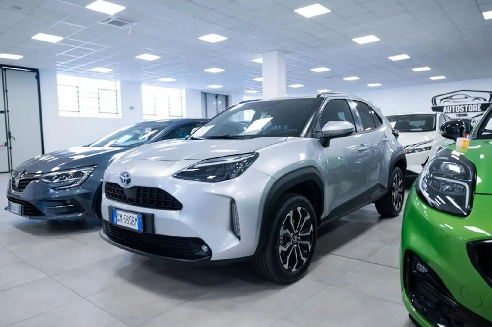 Toyota Yaris Cross 1.5h Trend FWD 116CV e-cvt siva - 1