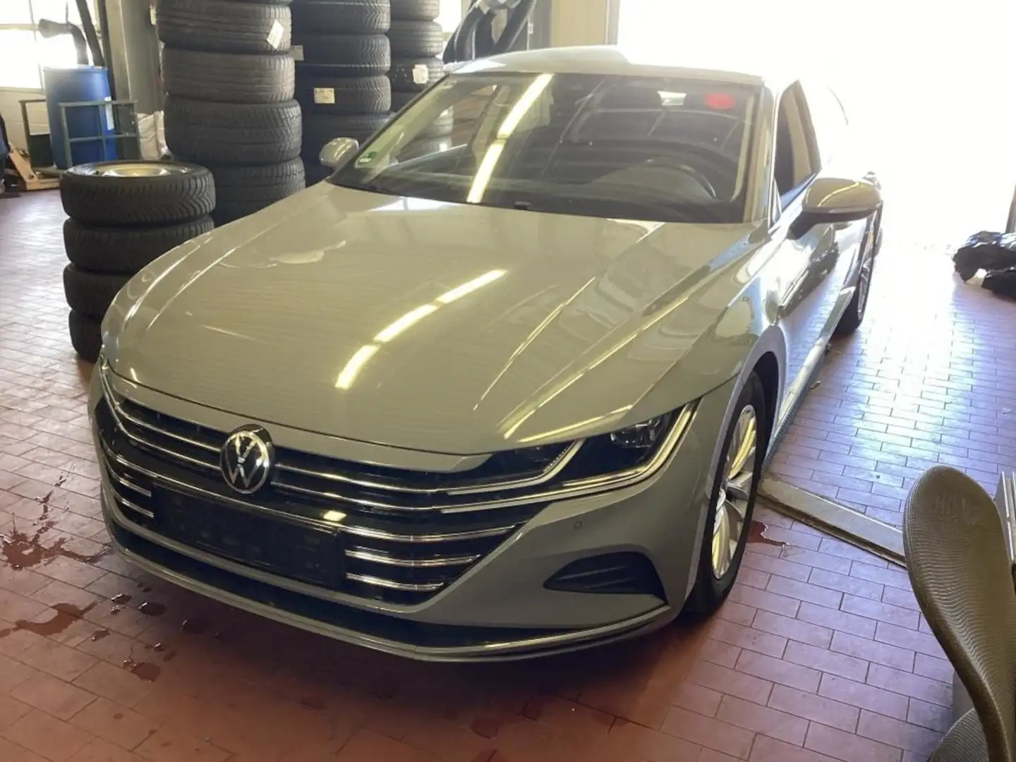 Volkswagen Arteon Lim 2.0 TDI DSG NAVI*ViCo*ASSIST*AHK*LED* Grau - 1