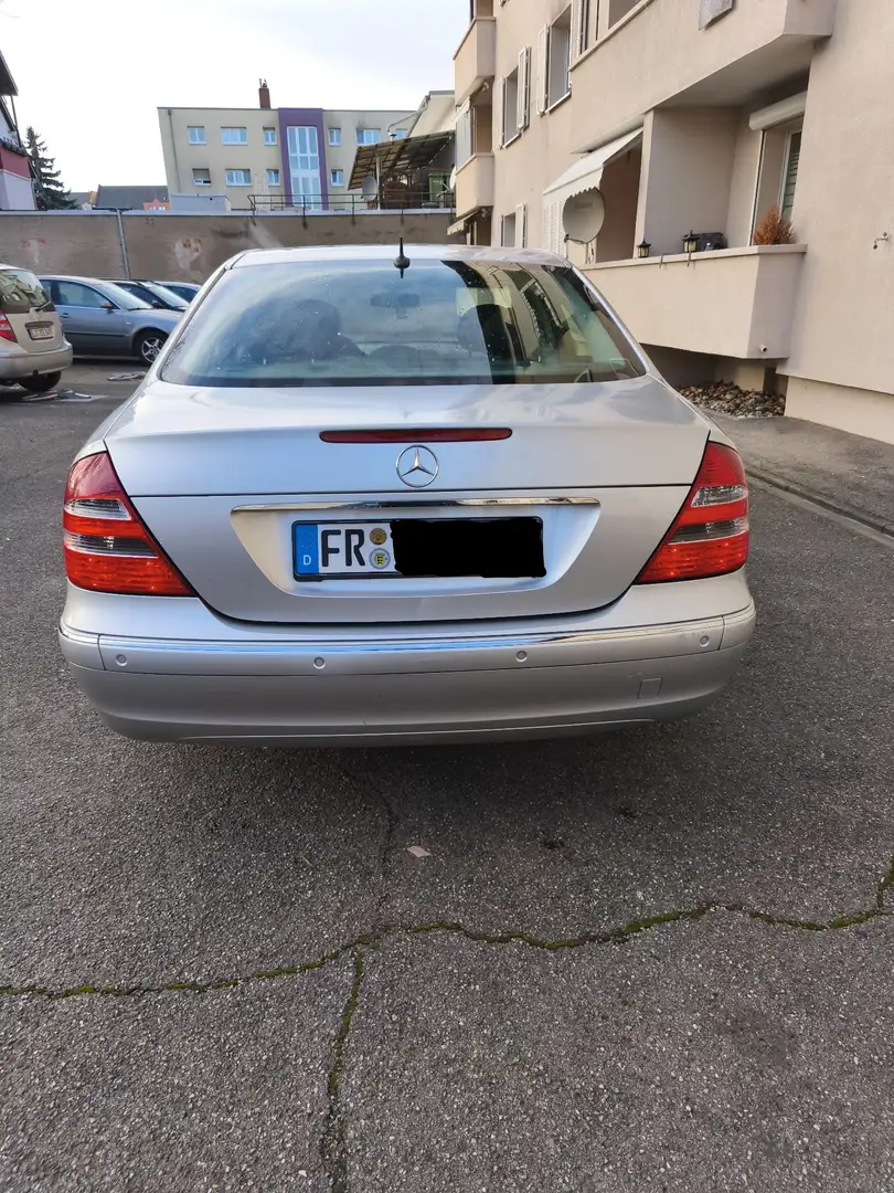 Mercedes-Benz 240 - 2