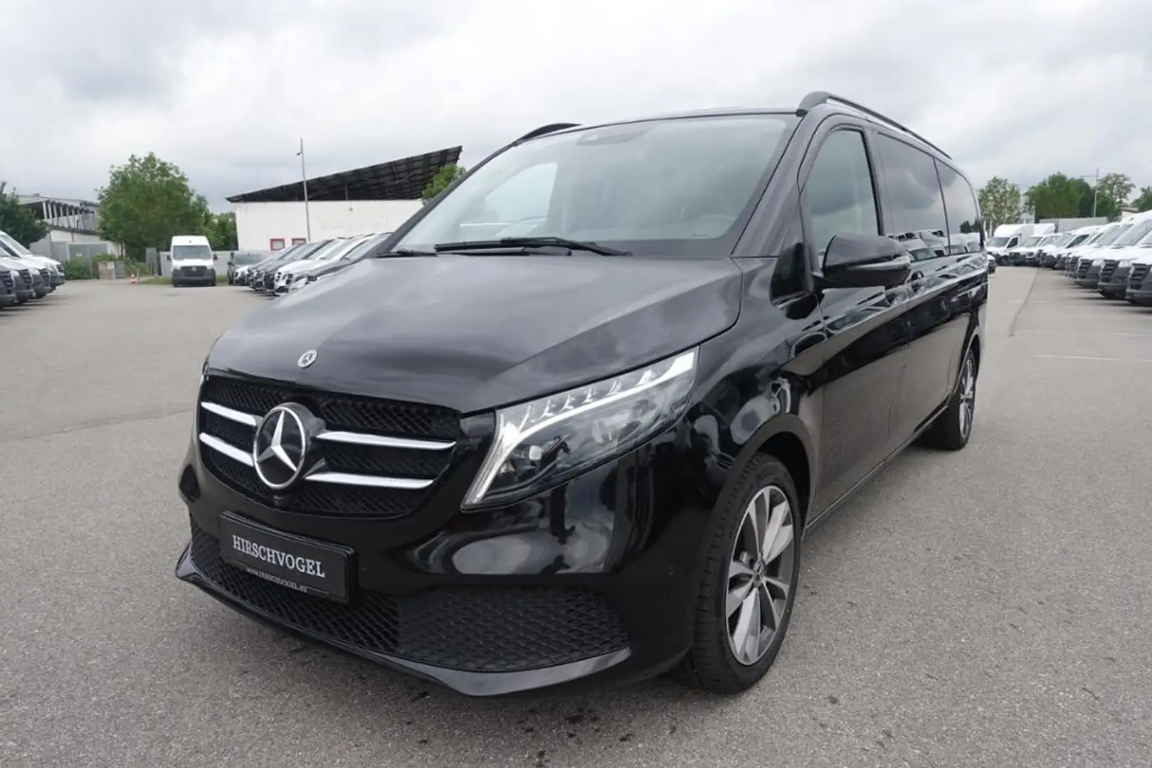 Mercedes-Benz V 300 d AVANTGARDE extralang AIRMATIC 2xelTüre Schwarz - 2