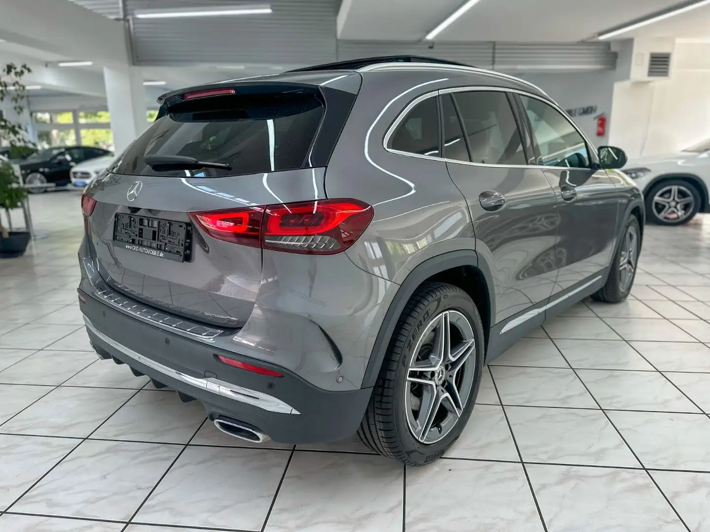 Mercedes-Benz GLA 250 4Matic AMG Line*Pano*Kamera*LED* Navi'* Gris - 2