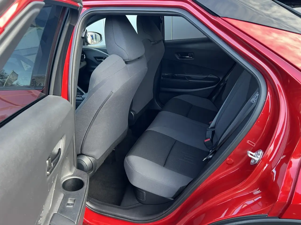 Toyota C-HR 1.8 Hybr 140 First 5