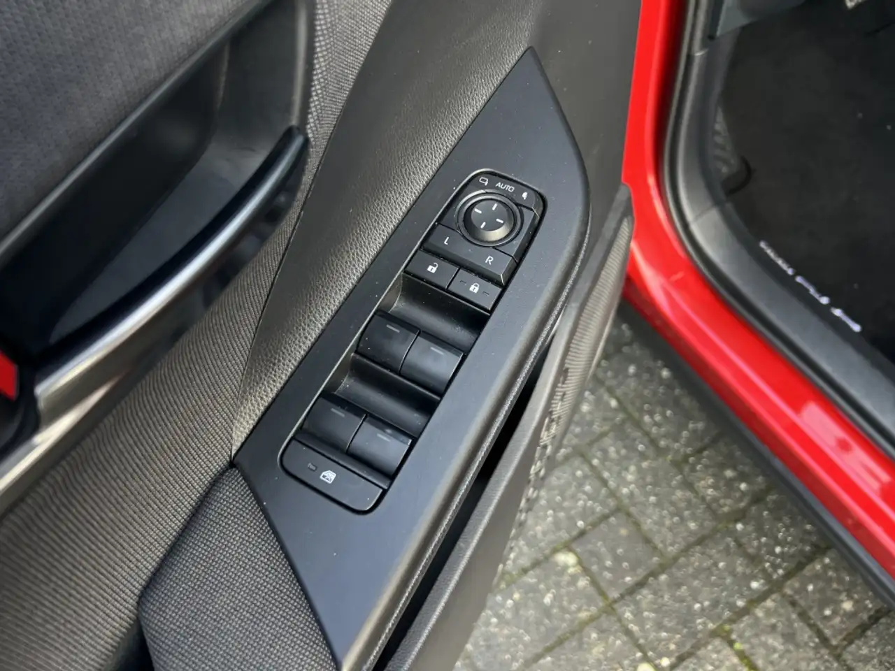 Toyota C-HR 1.8 Hybr 140 First 7