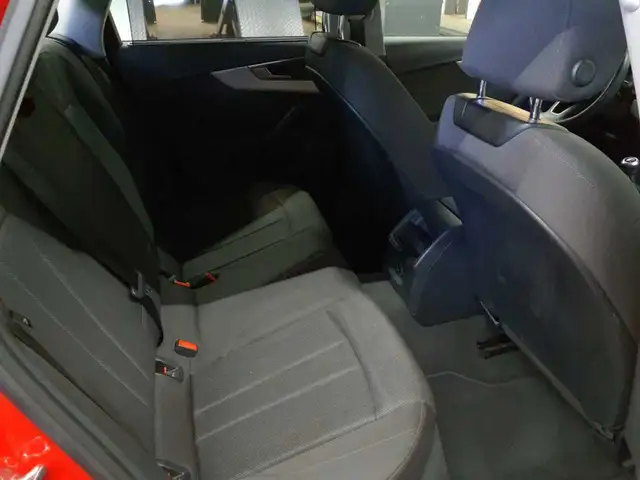 Audi A4 view 14