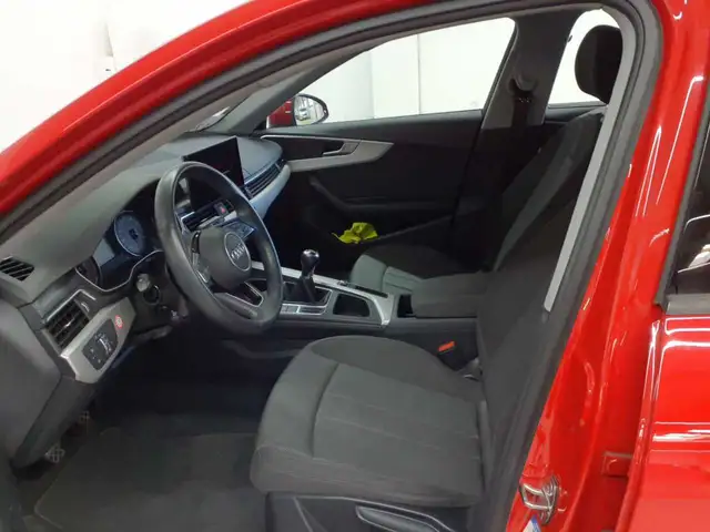 Audi A4 view 7