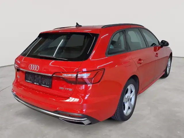 Audi A4 view 4