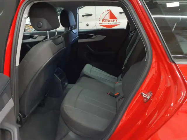 Audi A4 view 13