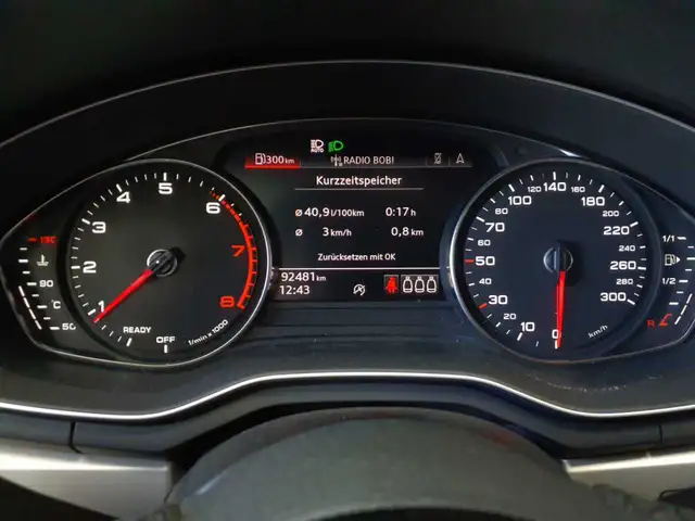 Audi A4 view 11