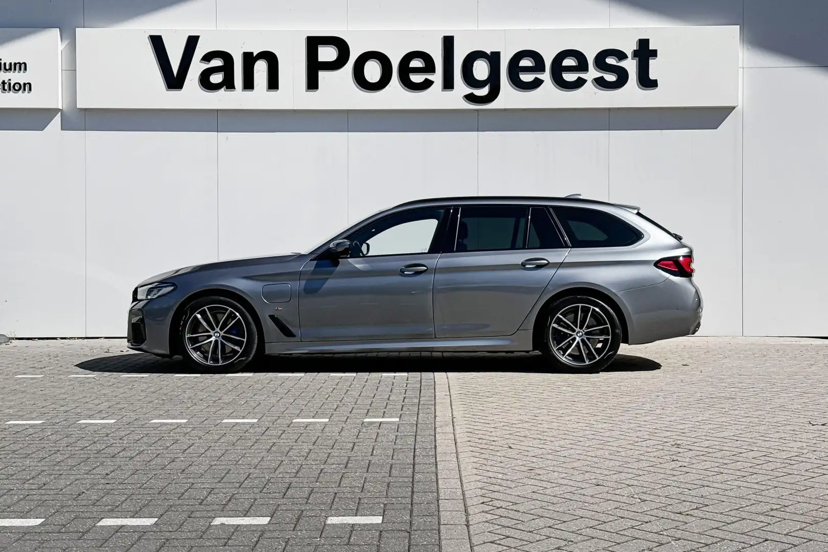 BMW 530 5 Serie Touring 530e | M Sport | Harman Kardon Grijs - 2