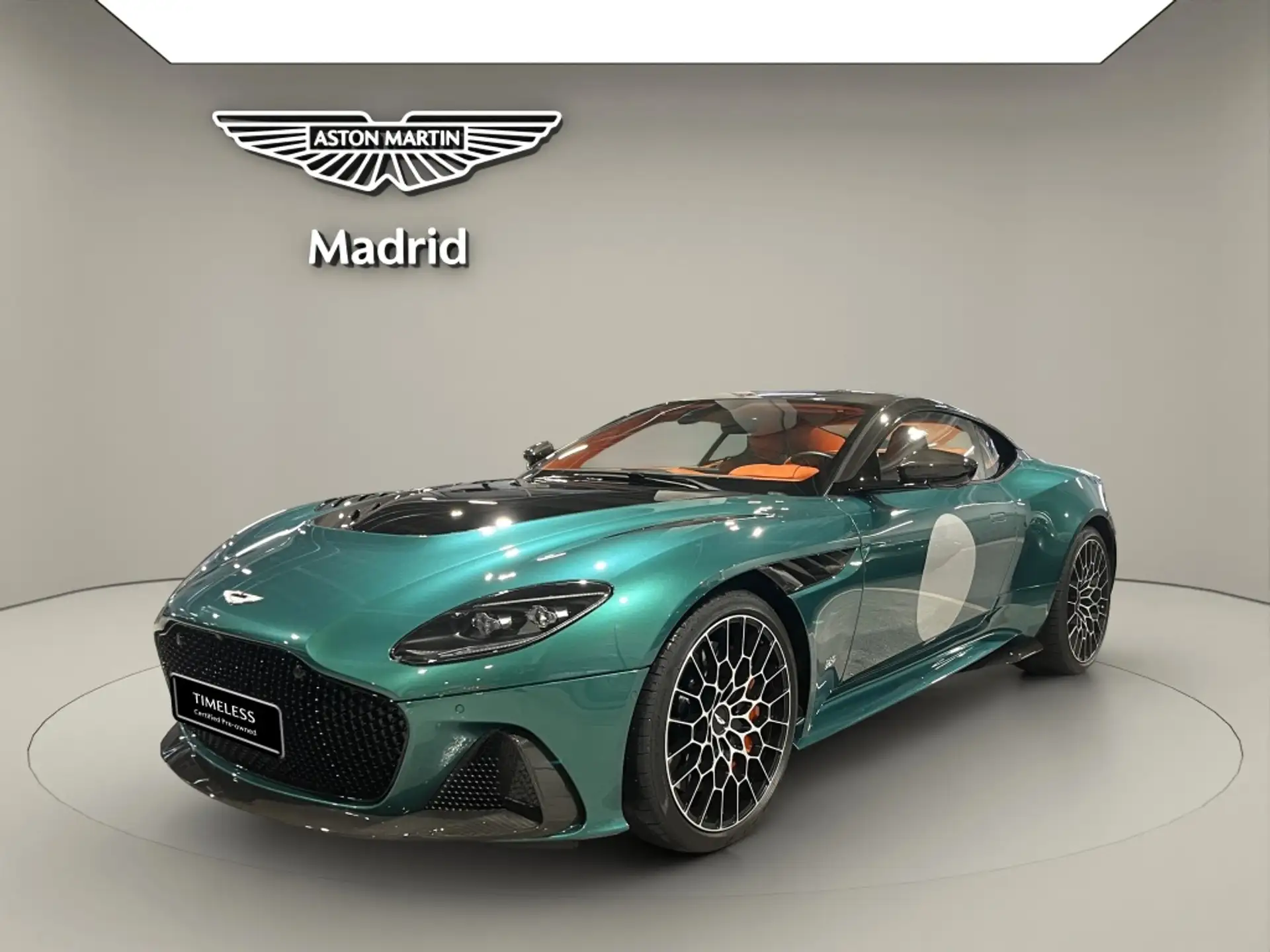 애스턴마틴 DBS Coupe 2024 청록 사진 3