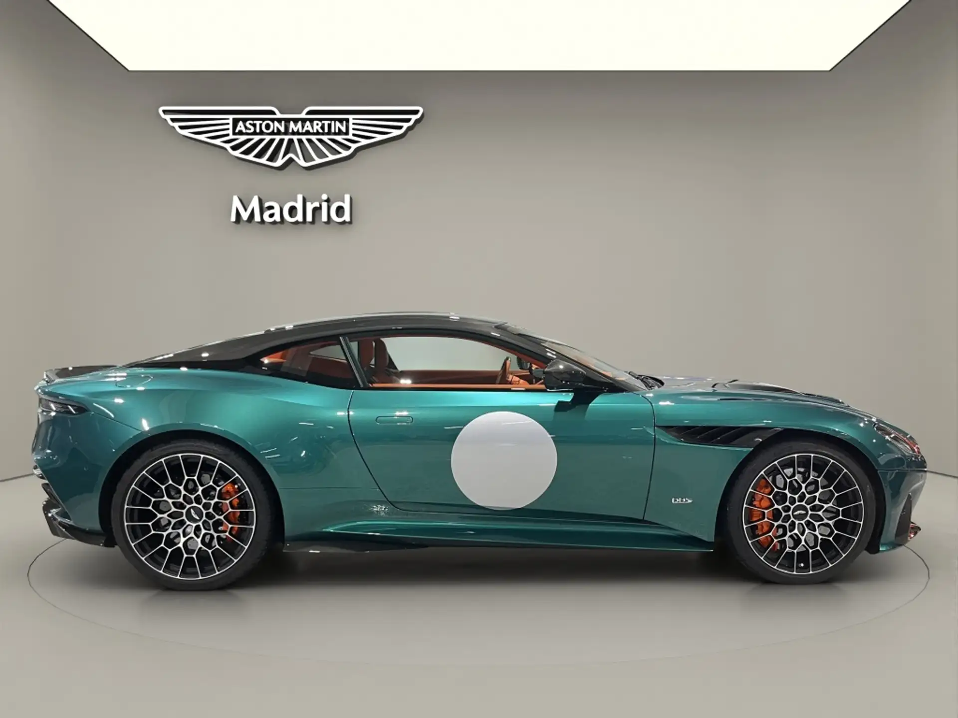 애스턴마틴 DBS Coupe 2024 청록 사진 8
