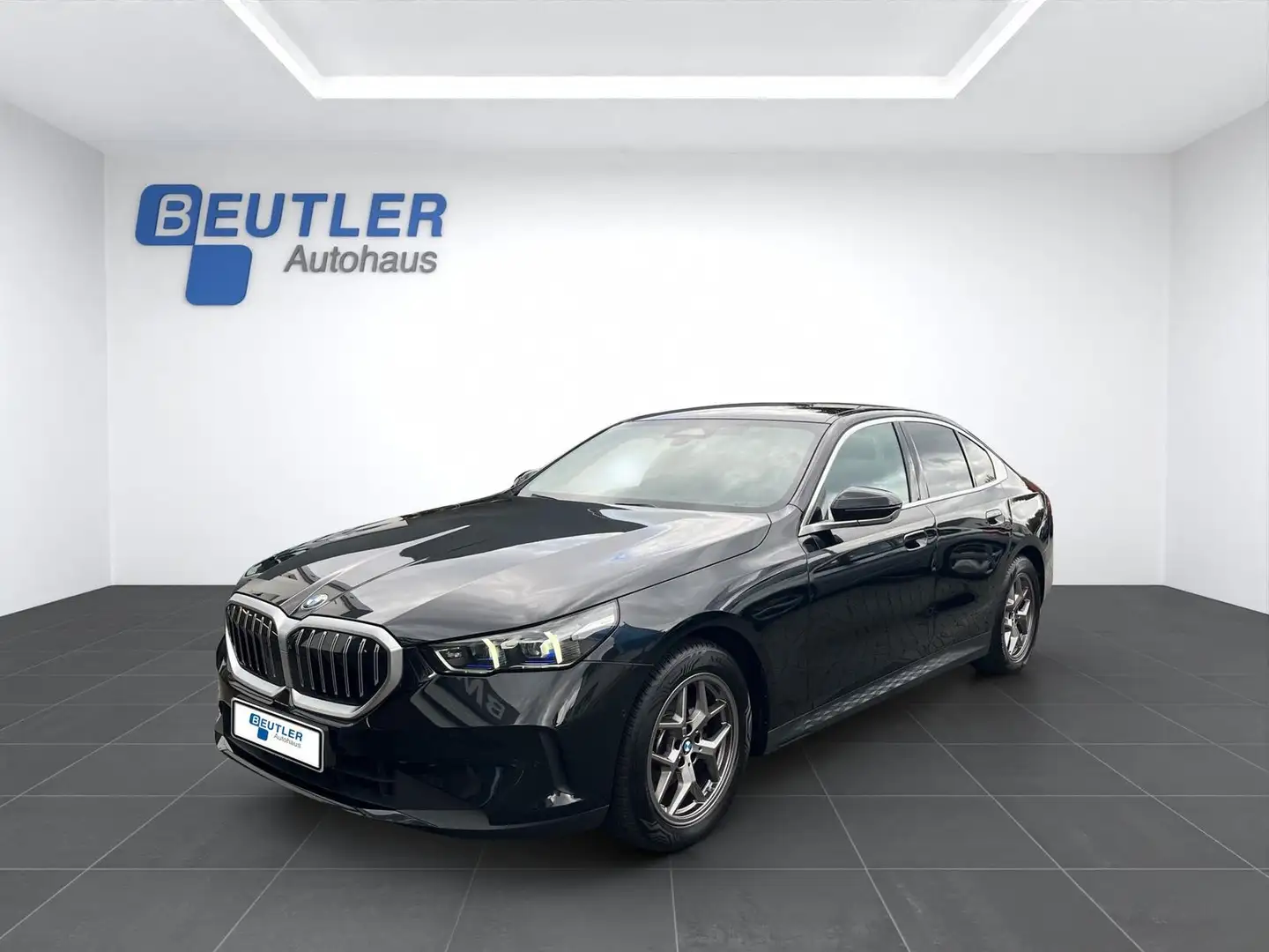 BMW 520 d Limousine aLED eSitze 360°Kam HUD Noir - 1