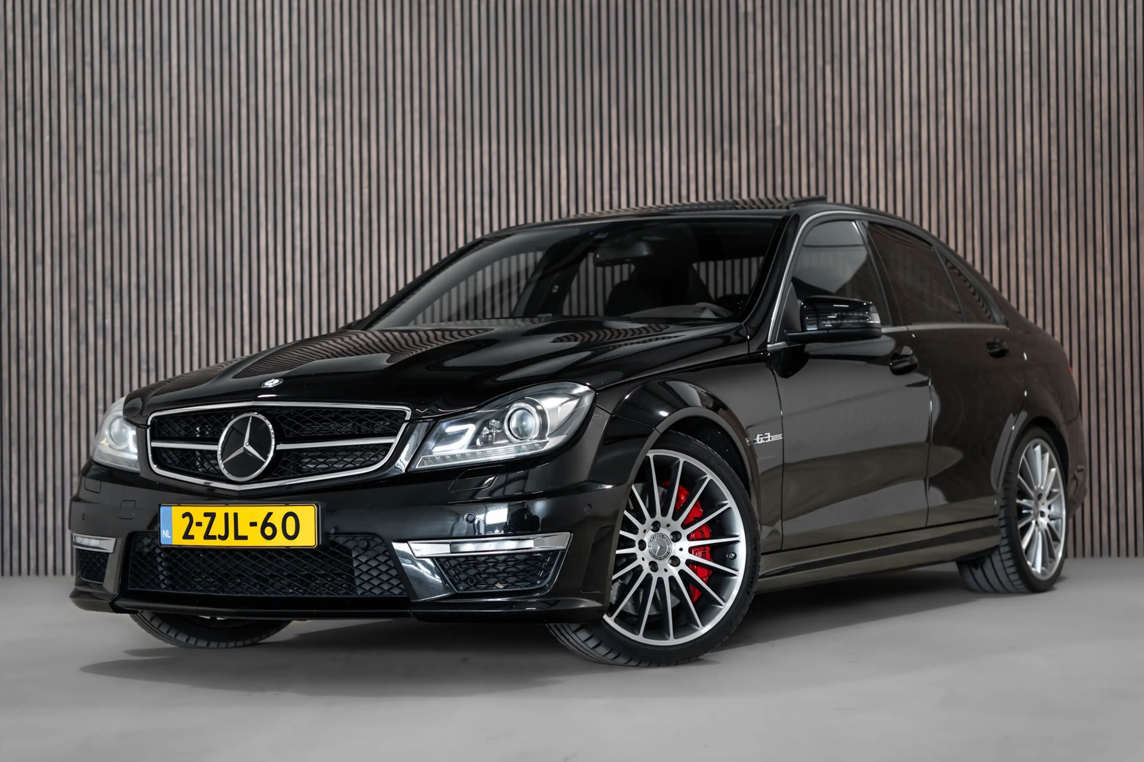 Mercedes-Benz C 63 AMG Performance Package 487PK Carbon