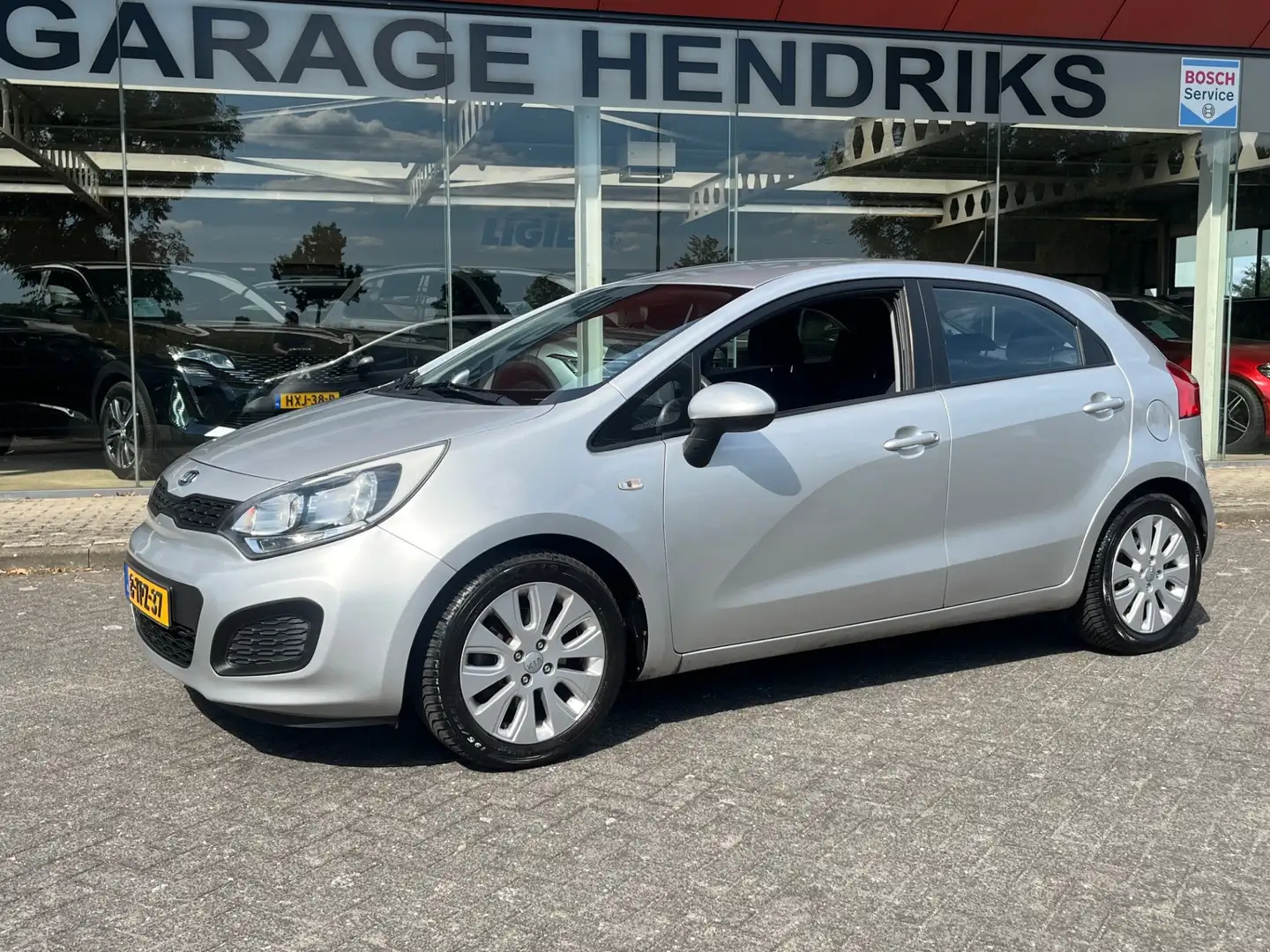 Kia Rio 1.2 CVVT 5 deurs | Airco | LM Velgen | All Season Grijs - 1