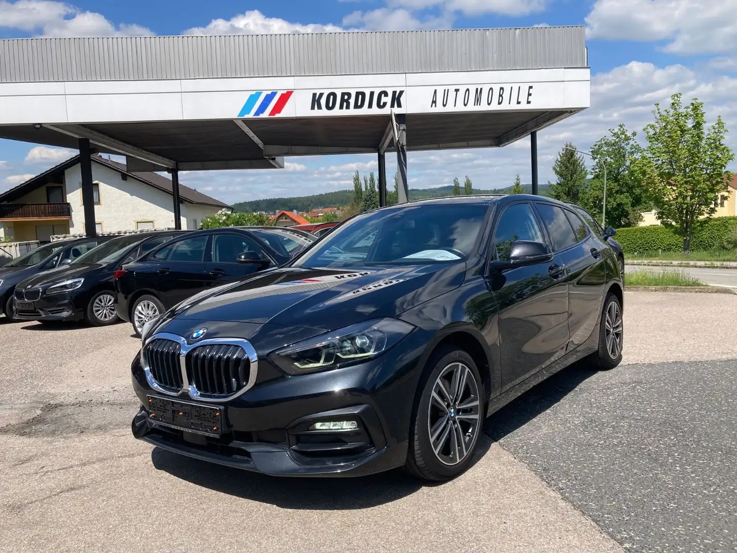 BMW 118 i F40 "SPORT LINE"/LC+/LED ADAPTIV/HIFI/PDC Schwarz - 1