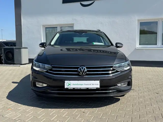 Volkswagen Passat view 4