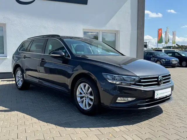 Volkswagen Passat view 2