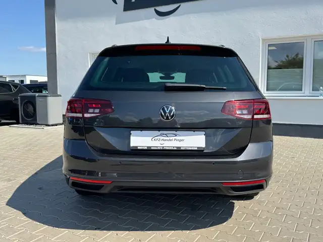 Volkswagen Passat view 7