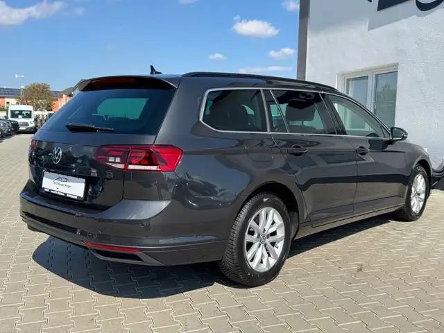 Volkswagen Passat view 6