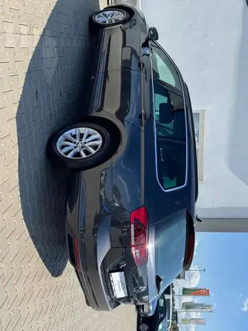 Volkswagen Passat view 5