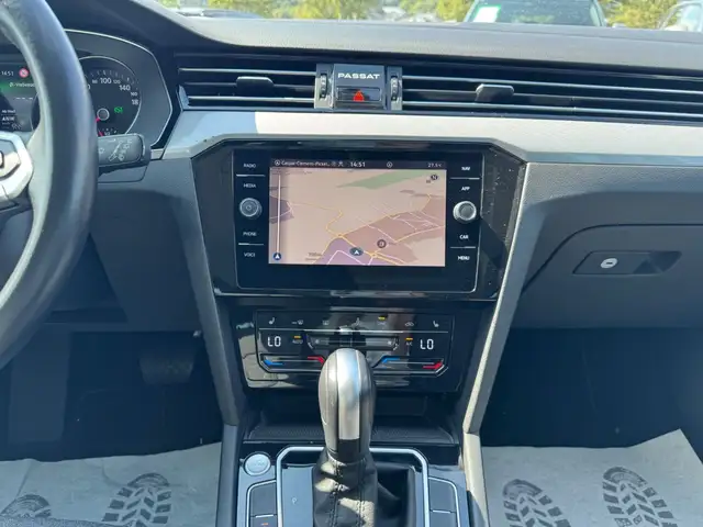 Volkswagen Passat view 13