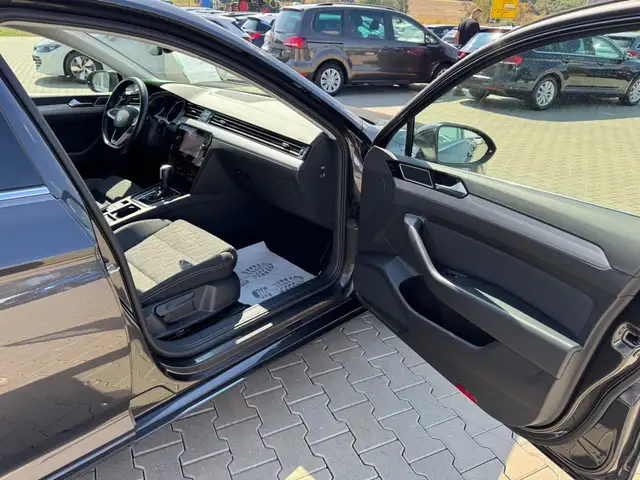 Volkswagen Passat view 15