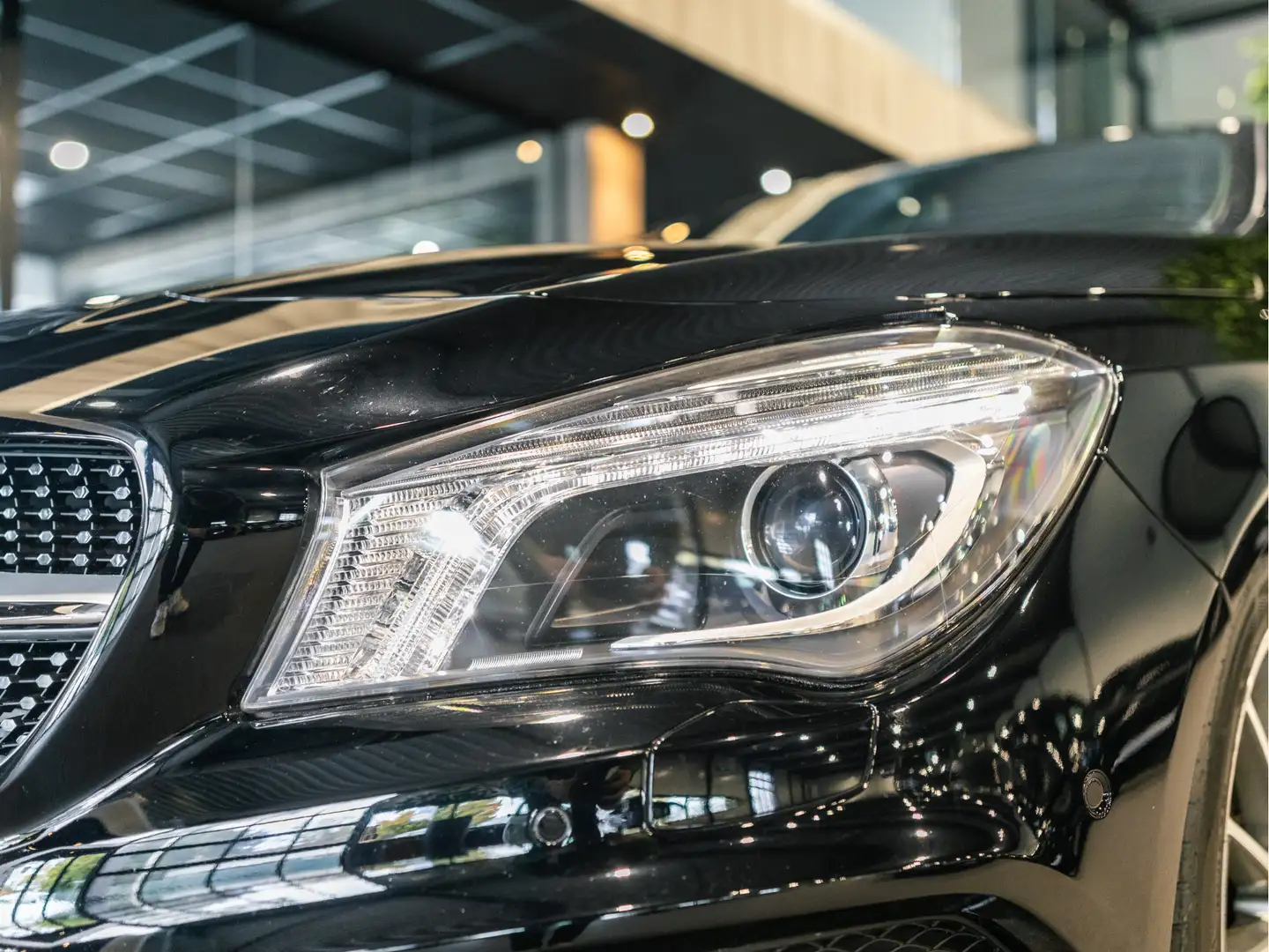 Mercedes-Benz CLA 180 AMG-Line Navigatie | Cruise control | LED | Xenon Noir - 2