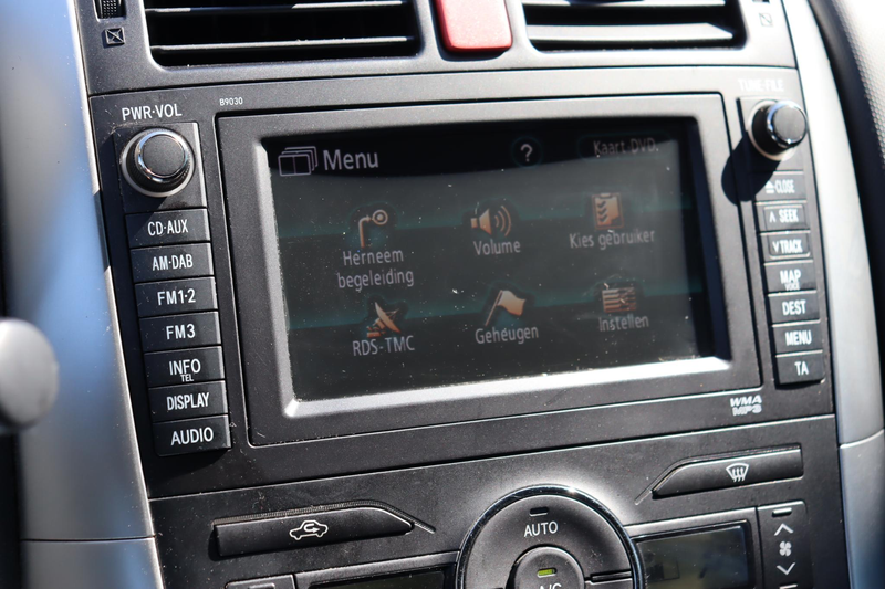 Toyota Auris 1.8 Full Hybrid Executive Trekhaak, Navi, Xenon, A — photo 9