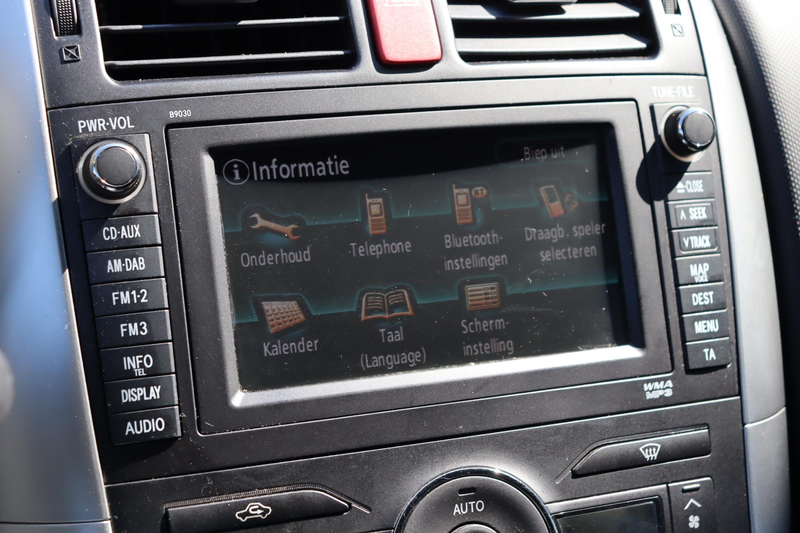 Toyota Auris 1.8 Full Hybrid Executive Trekhaak, Navi, Xenon, A — photo 8