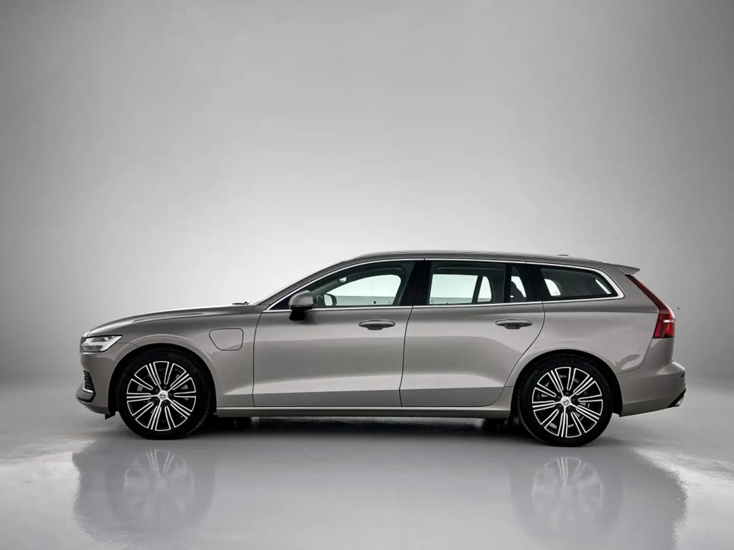 Volvo V60 2.0 T8 Twin Engine AWD Inscription Gris - 2