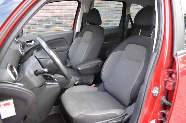 Citroen C3 Picasso view 5